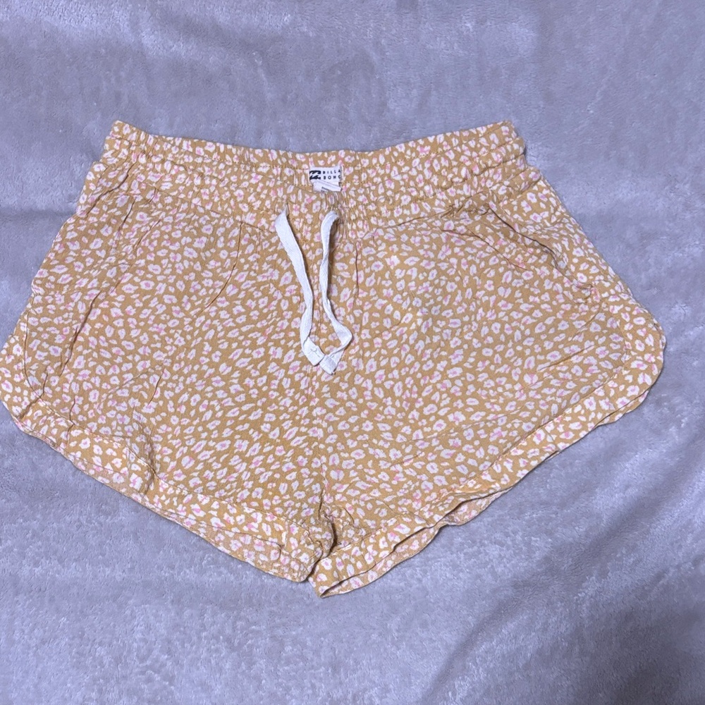 BILLABONG…Butter Yellow & Pink Leopard Print Patterned Shorts…Sz Medium